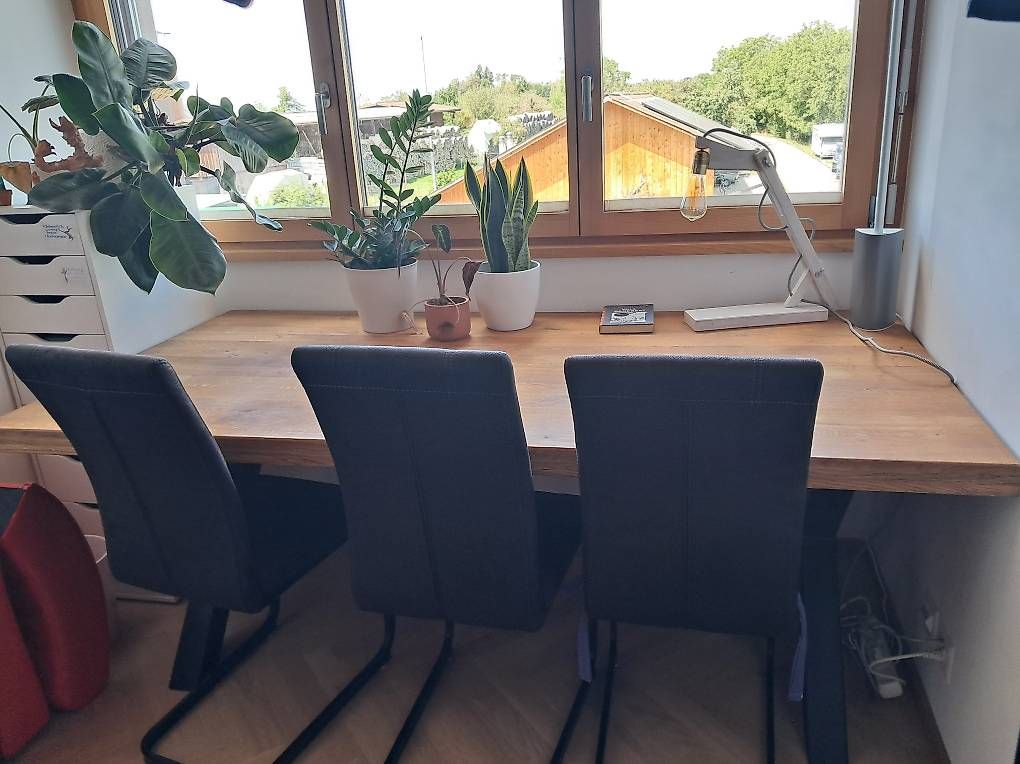 Tables: Massiv Holztisch – D'occasion à Aathal-Seegräben par sporrcla