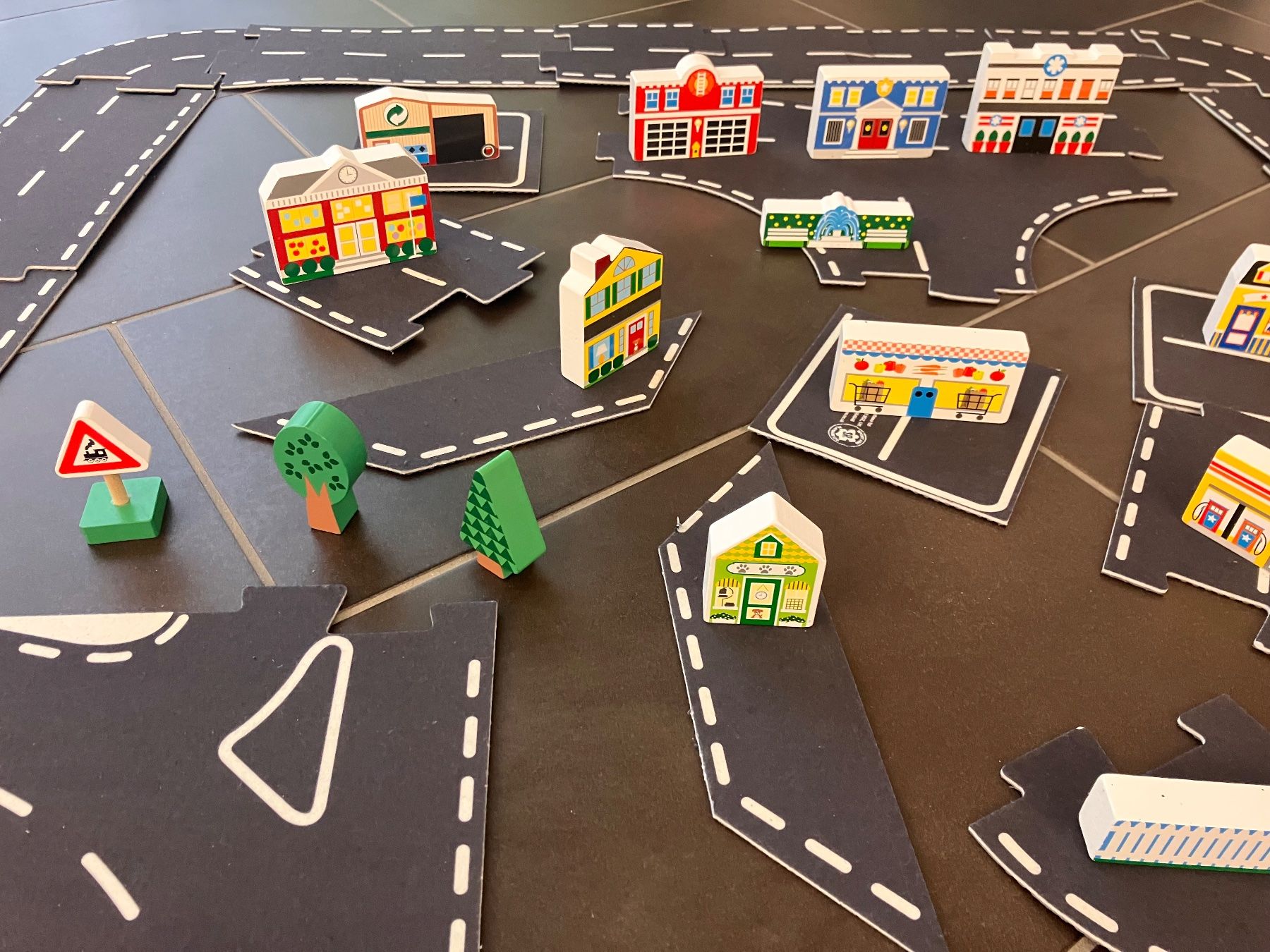 Giocattoli: Strassenbausatz mit Stadt – Usato da Benken SG venduto da Nicae19 2