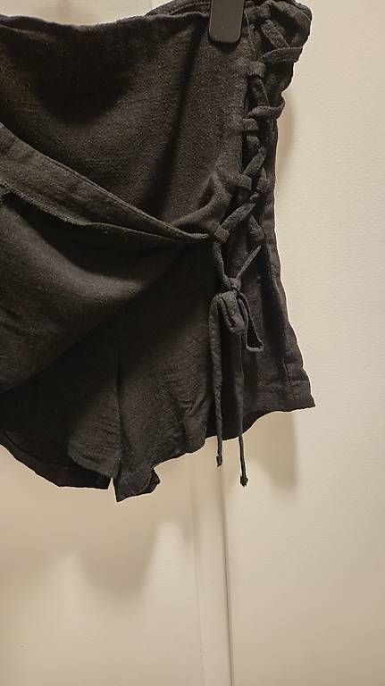 Stradivarius Pantalons: schwarze Shorts/Skorts, S/36 – D'occasion à Bern par nigq 3