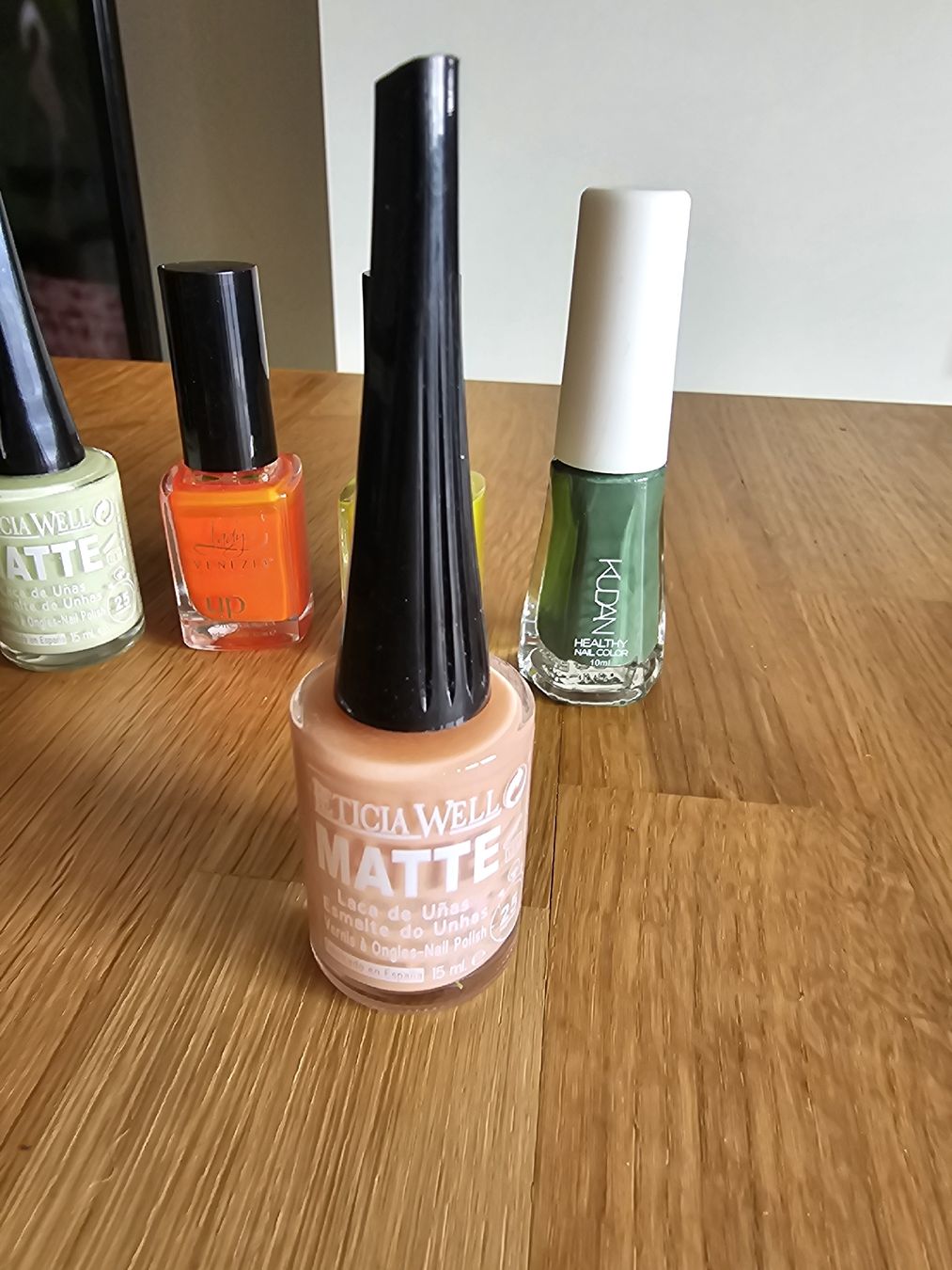 Smalto per unghie: Nagellack verschlossen in diversen Farben – Nuovo (secondo la descrizione) da Urdorf venduto da Yvonne008 1