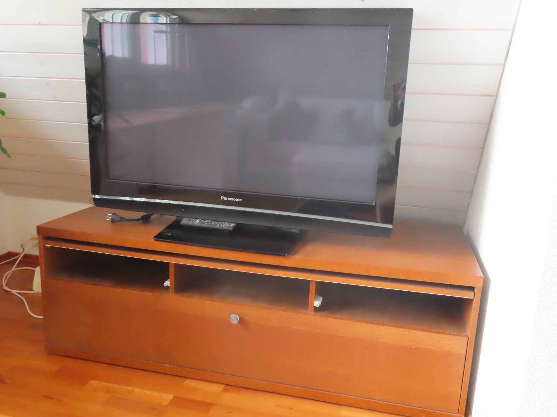 Panasonic Televisori: Fernseher Panasonic plus Fernsehmöbel und Videos – Usato da Zofingen venduto da kurtsiegrist 3