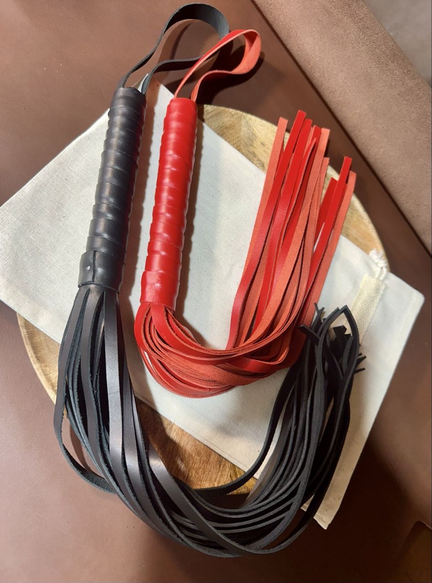 Altro in Accessori per animali: Handgefertigter Leder-Flogger – Nuovo e nell'imballaggio originale da Mettmenstetten venduto da vad_57p2 6