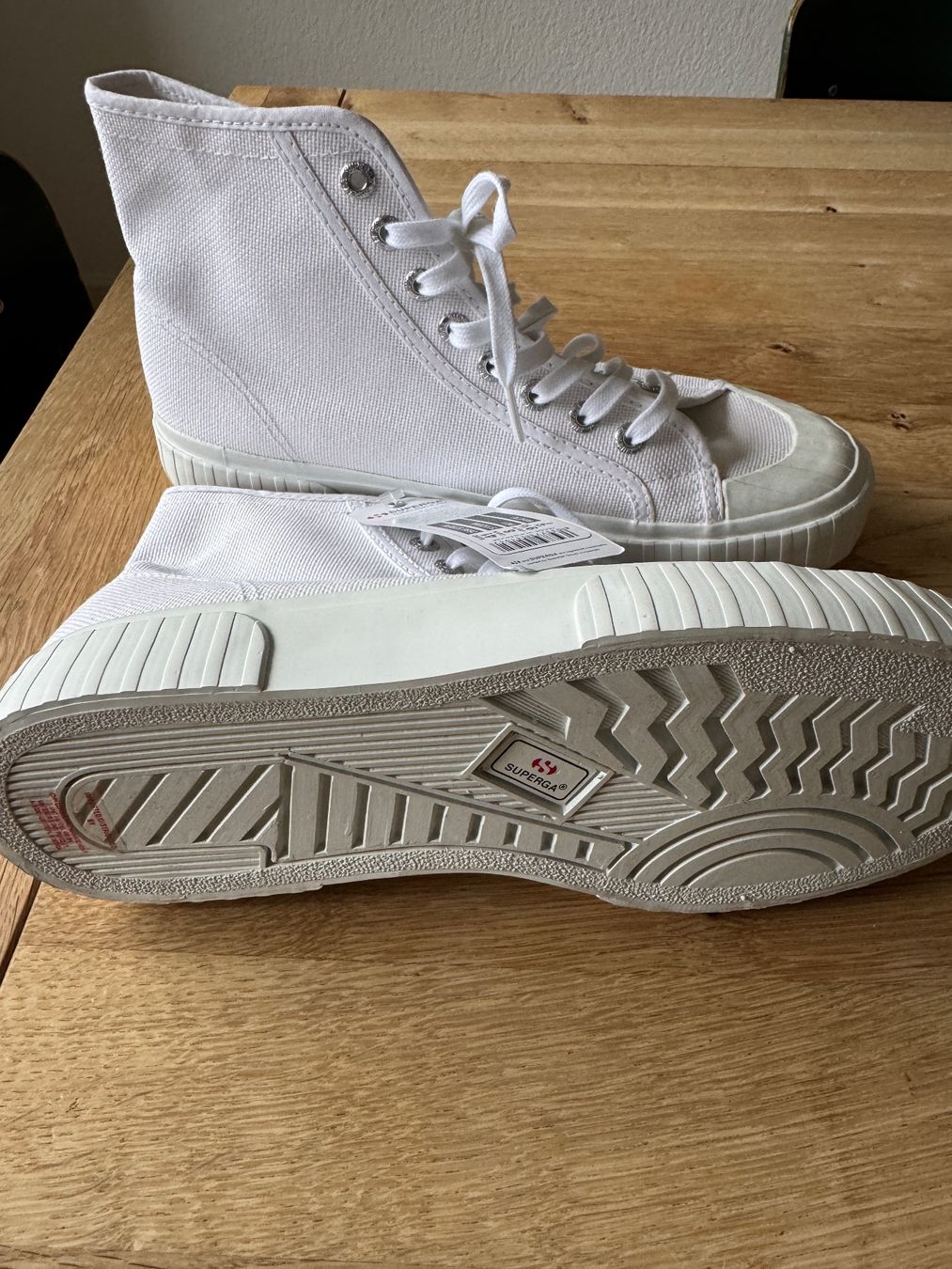 Superga Scarpe da donna: Superga Weiss High Top Sneakers 41 – Usato da Zürich venduto da nberyll 2