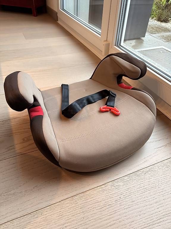Seggiolini per auto: Siège Réhausseur Enfant – Usato da Lausanne venduto da lig_xw8t 1