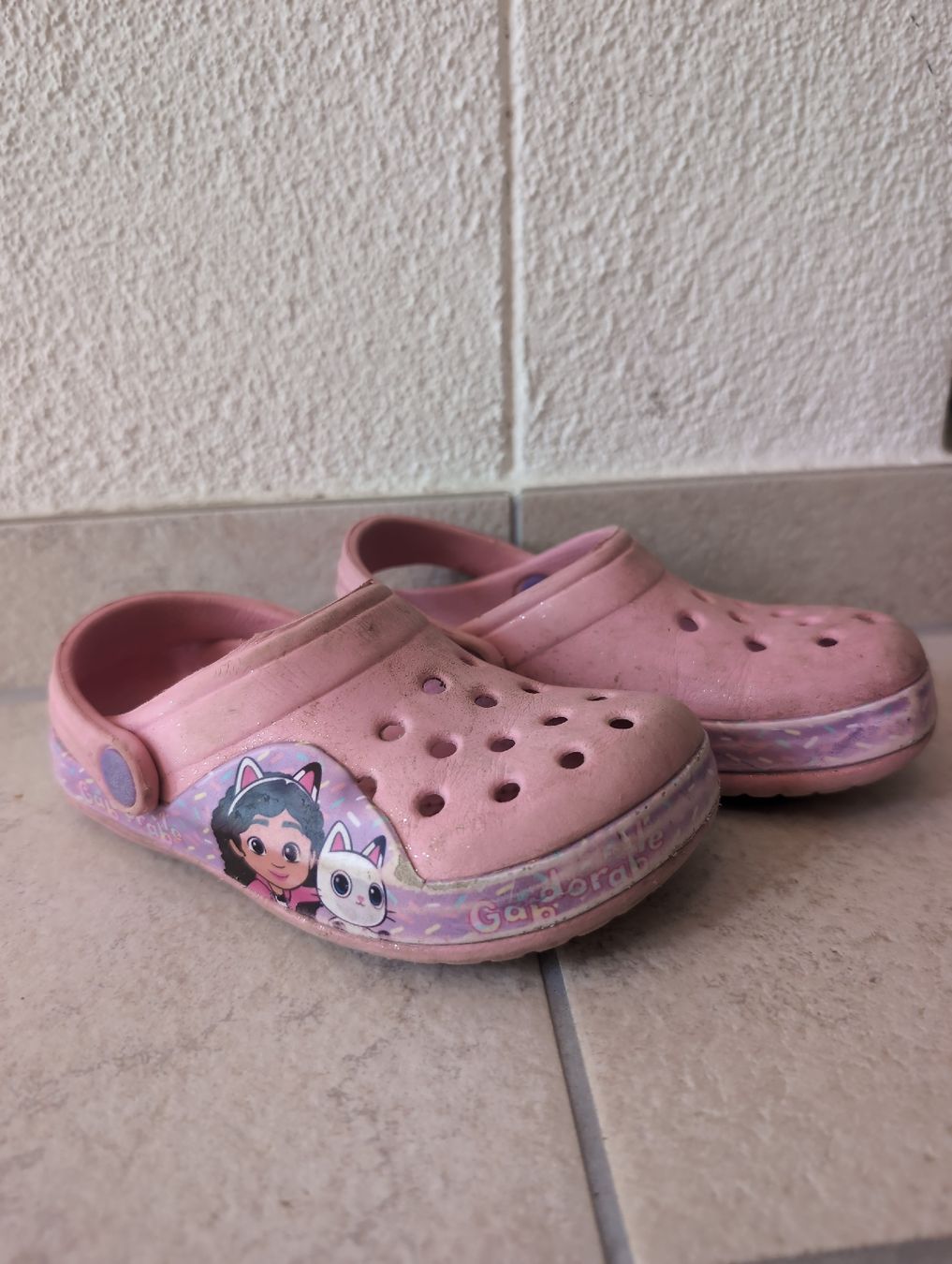 Schuhe für Mädchen: Gabbys Dollhouse Clogs Gr. 27 – Gebraucht aus Alberswil von __colafroeschli__