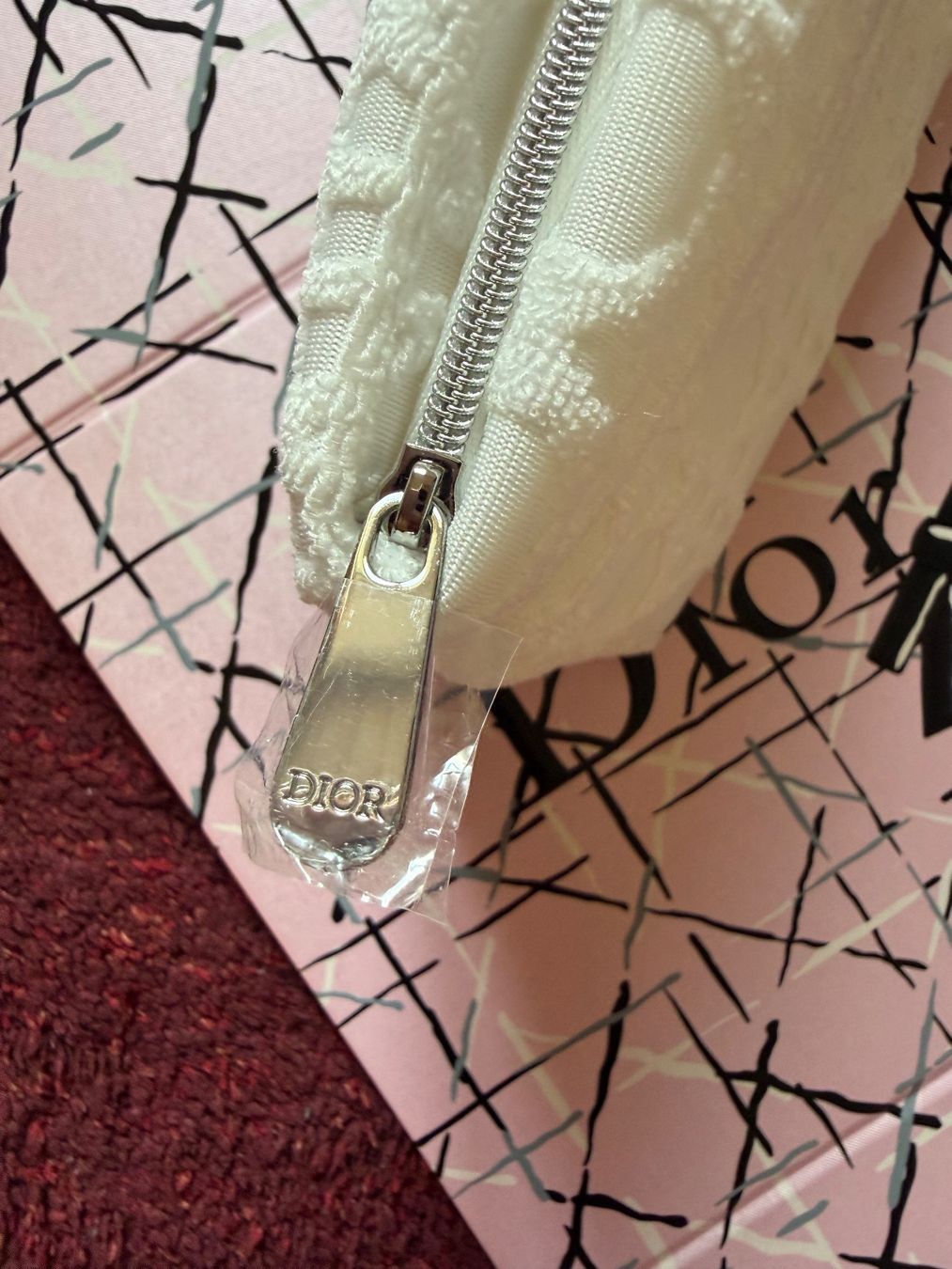 Dior Trousses de maquillage: Dior Beauty white cannage pouch – Neuf avec emballage d'origine à Luzern par sas_r89l 1