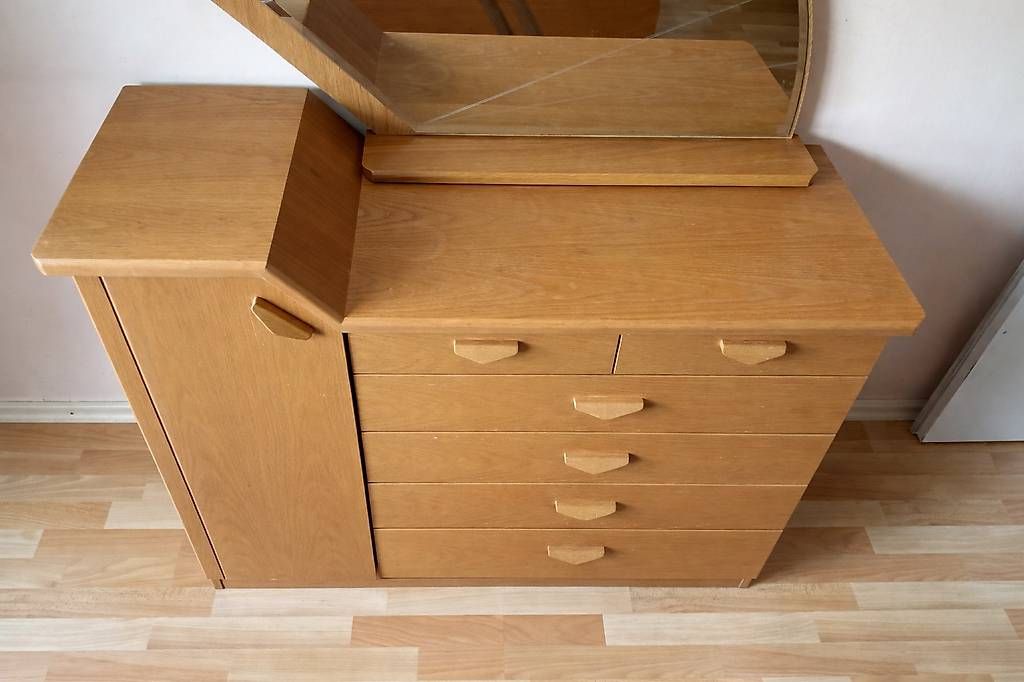 Betten: Lit 160X 200 avec commode – Gebraucht aus Miège von mp8_x6yt 3