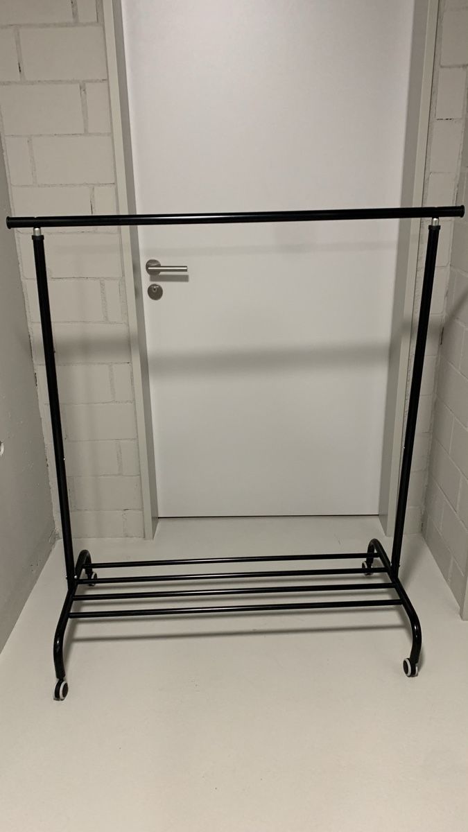 Ikea Guardaroba: Ikea Rigga black clothes rack  – Usato da Zürich venduto da Angela_Fashion_Lover 2