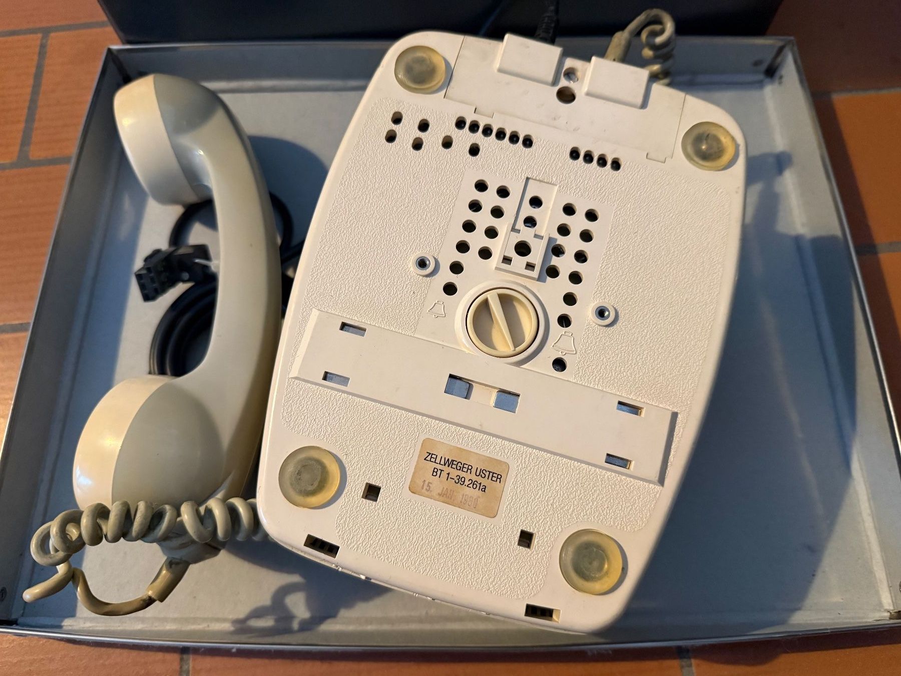 Telefone: Vintage Wählscheiben-Telefon CH – Gebraucht aus Altstätten SG von mhu_k9gj 4