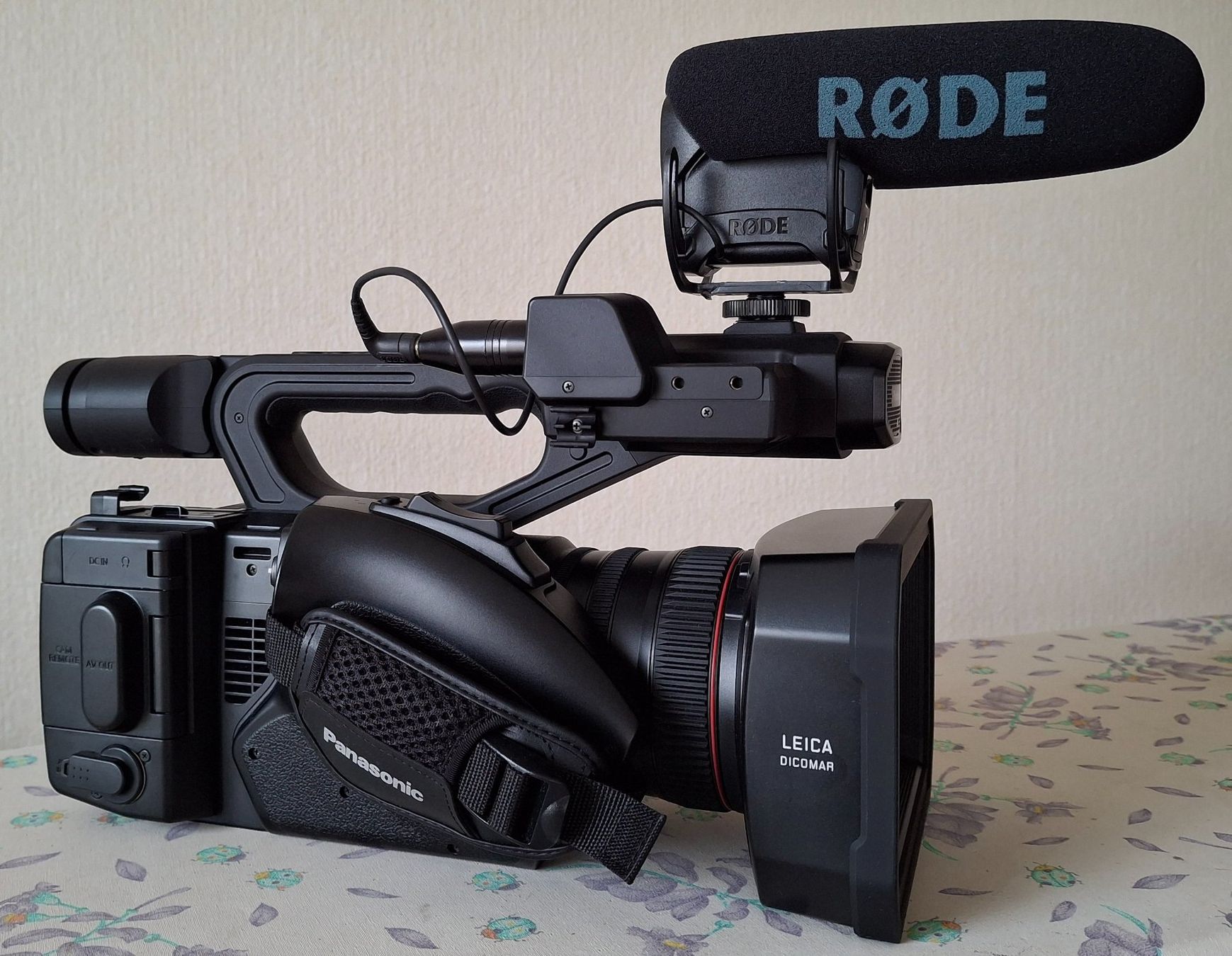 Panasonic Videocamere: Professioneller Panasonic 4K Camcorder HC-X1 – Usato da Niederhasli venduto da elise_sr2 1