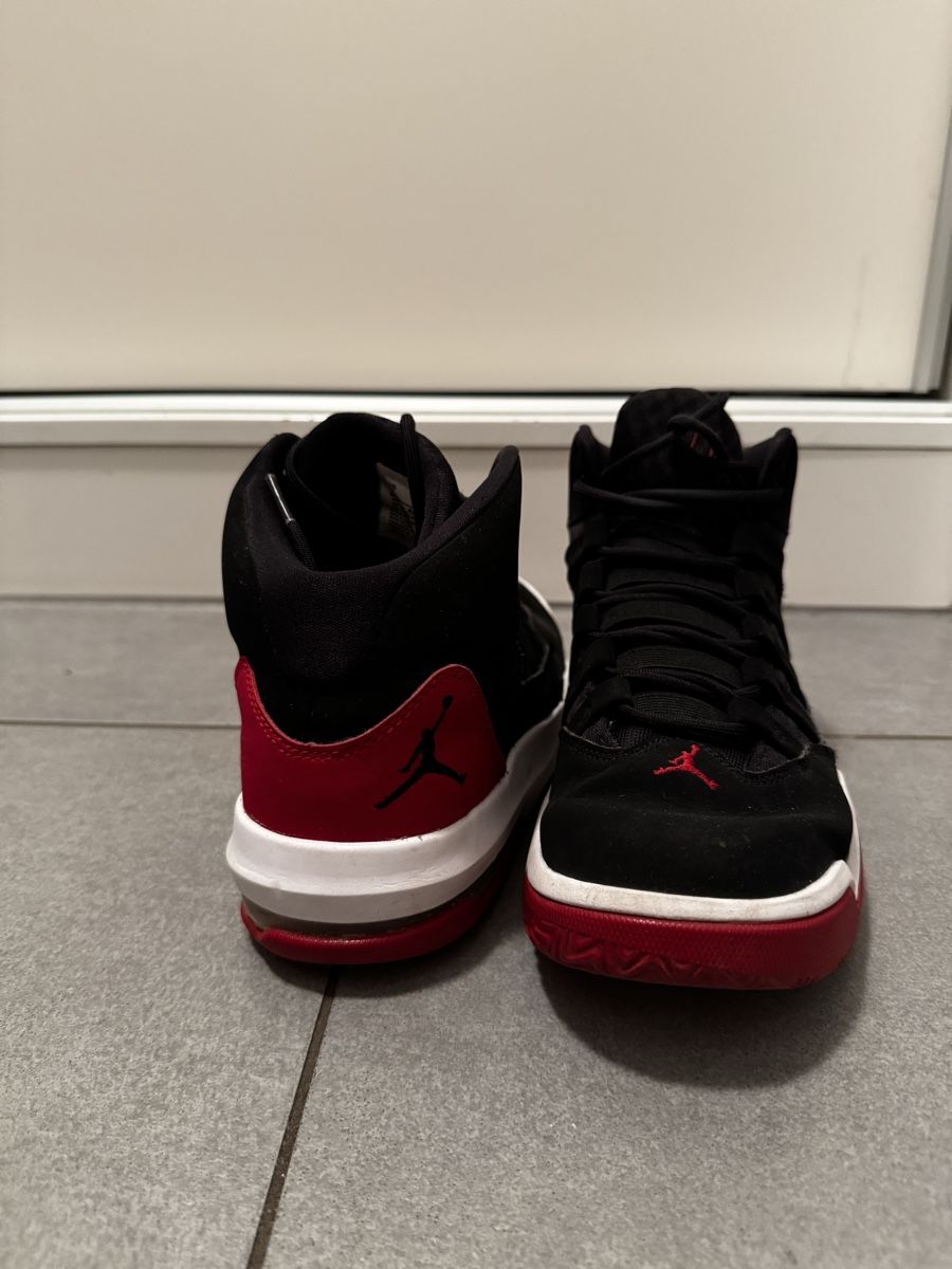 Jordan Herrenschuhe: Chaussure Jordan noir et rouge – Neu (gemäss Beschreibung) aus Rue von dia_p7xh 1