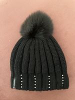 Strickmütze mit Bommel