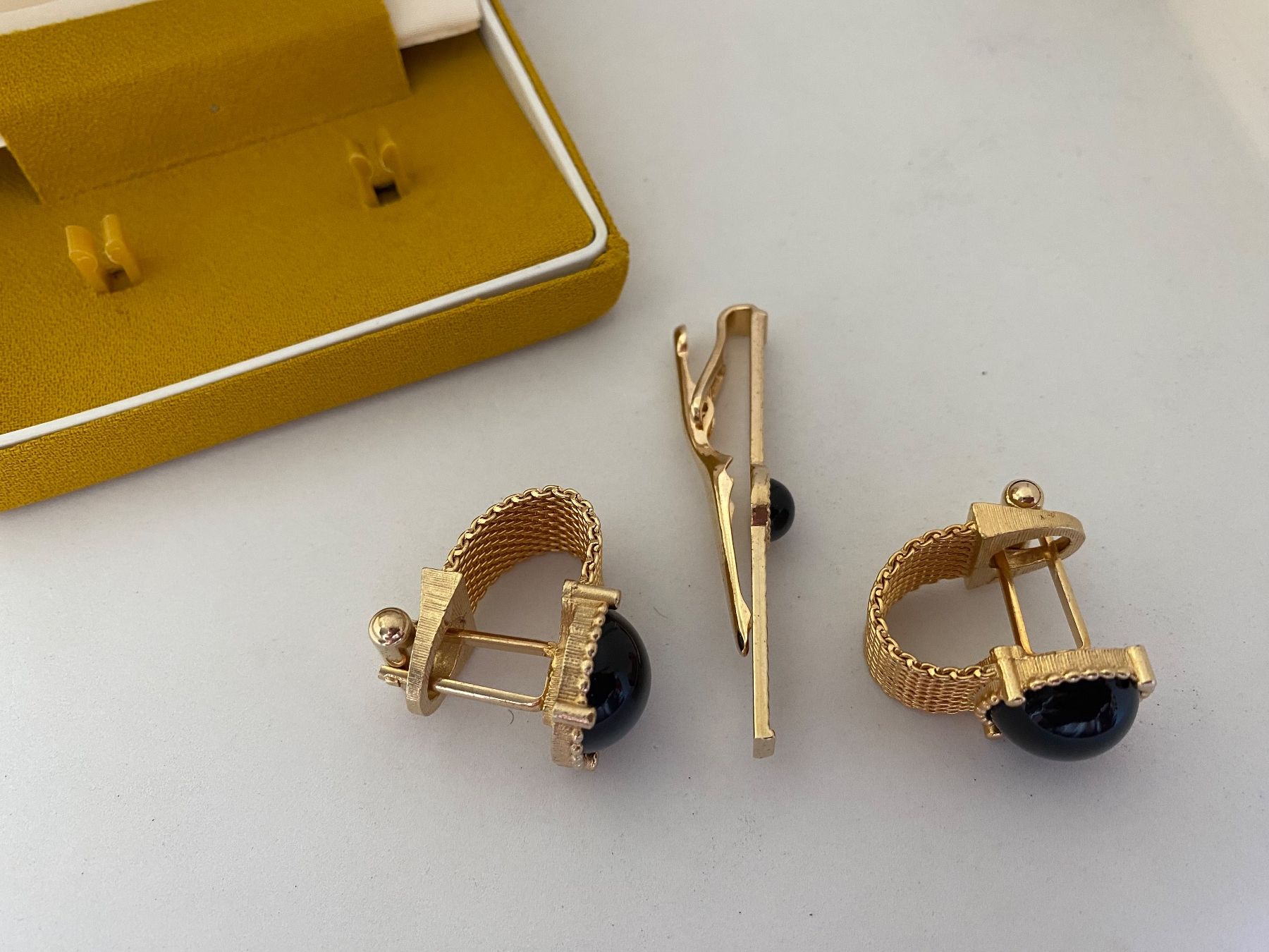 Boutons de manchette: Boutons de manchettes et pince à cravate – Neuf avec emballage d'origine à Bouveret par wes_7zll 1