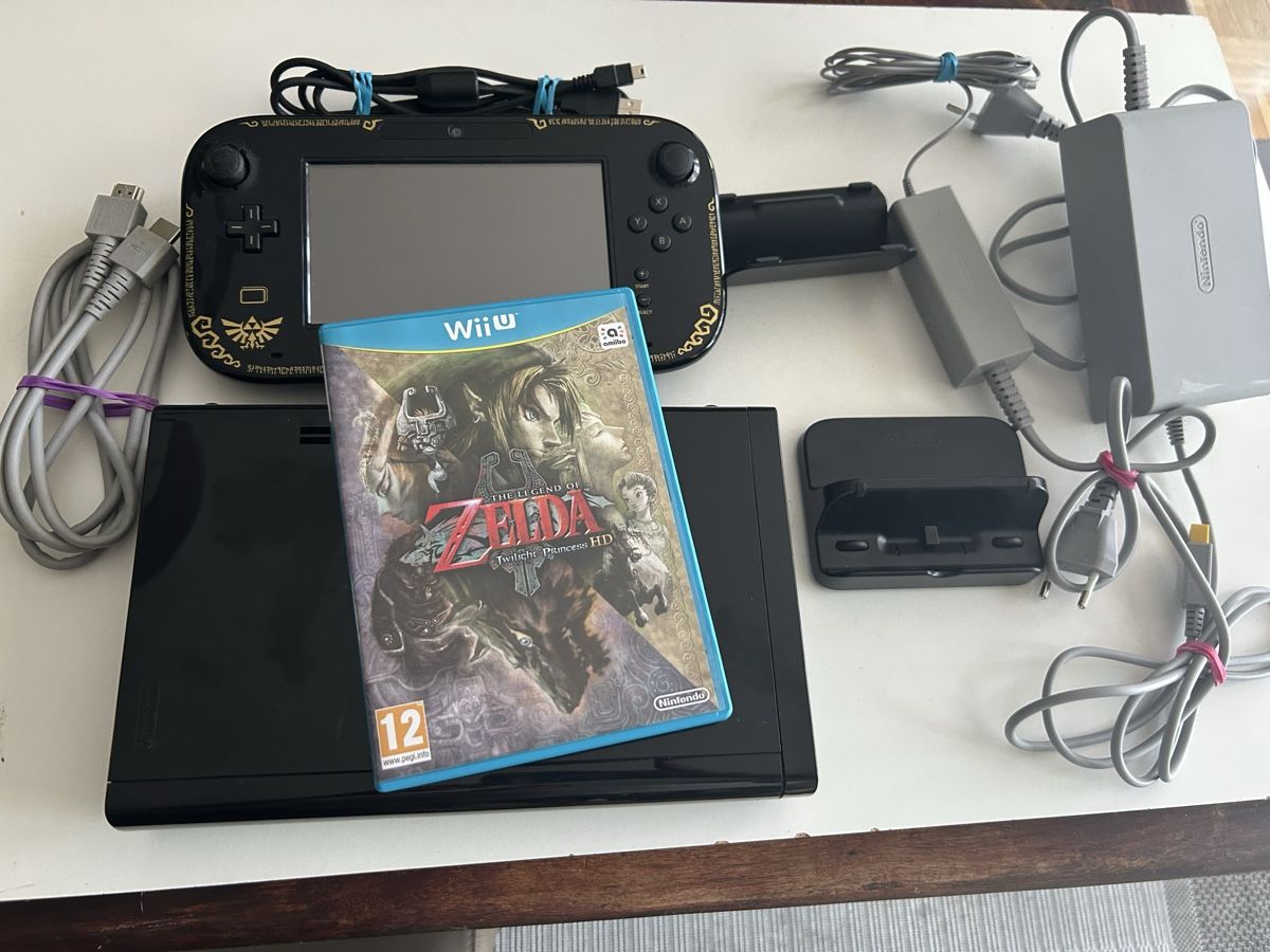 Nintendo Console: Wii U Zelda and Twilight Princess  – Usato da Pully venduto da PongDayOne