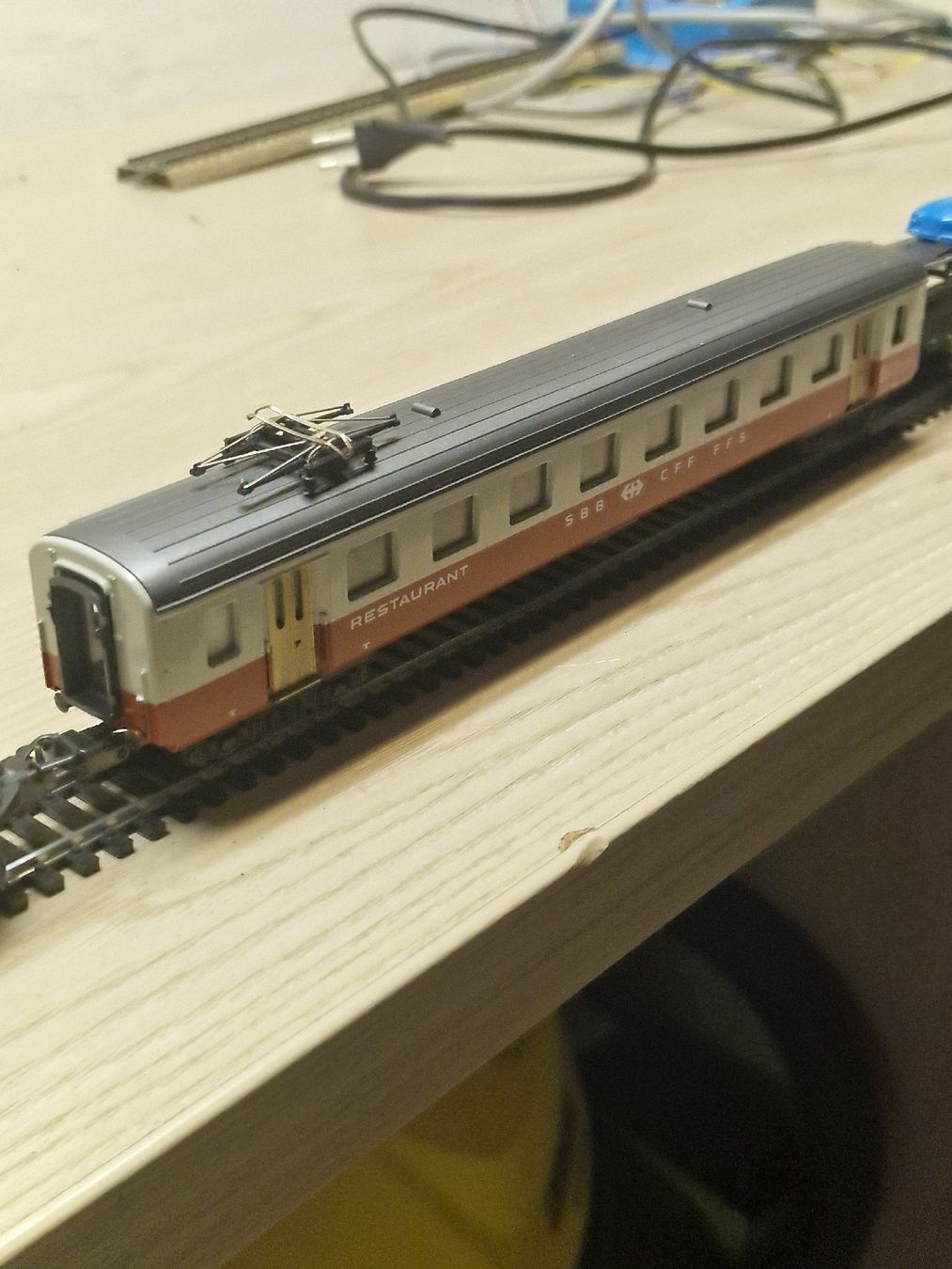 Lima Modellini di ferrovie: Lokomotive Lima mit zwei wagons  – Usato da Herzogenbuchsee venduto da ioa_zcm6 2