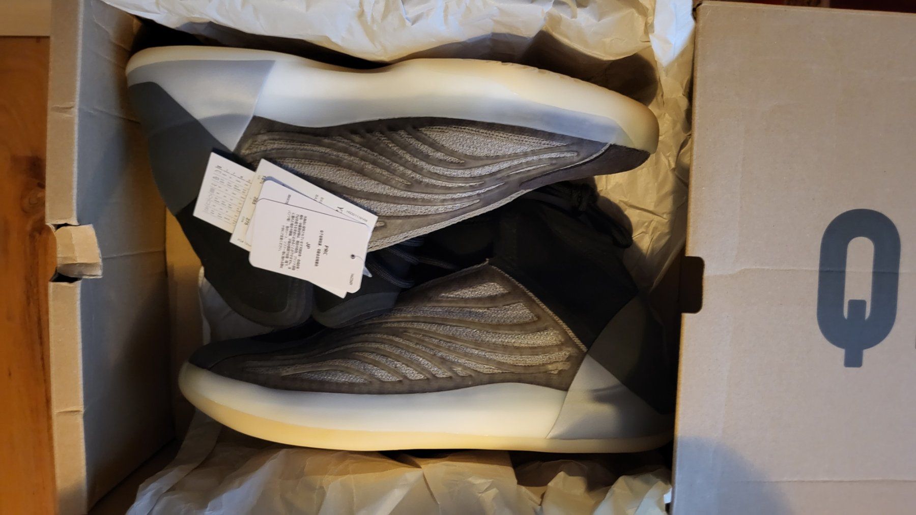Adidas Scarpe da uomo: Adidas Yeezy QNTM – Nuovo e nell'imballaggio originale da Bern venduto da Sneakerheadz 5