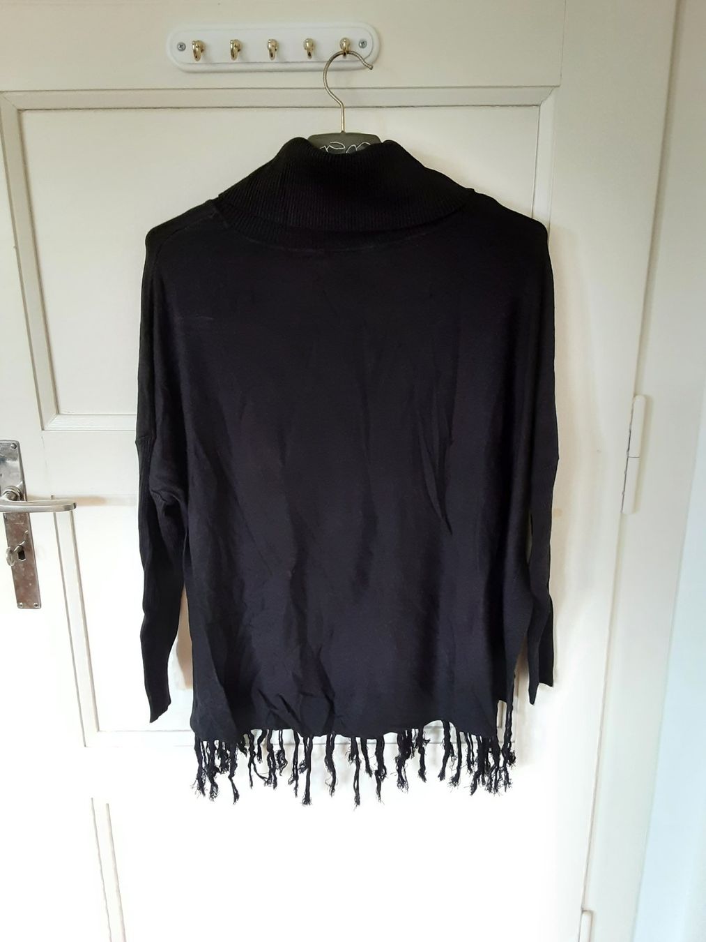 Maglioni & Felpe: schwarzer Pullover mit Fransen und Kragen, ungetragen – Nuovo (secondo la descrizione) da Luzern venduto da Nor 1