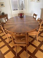 Tisch und 6 Stühle