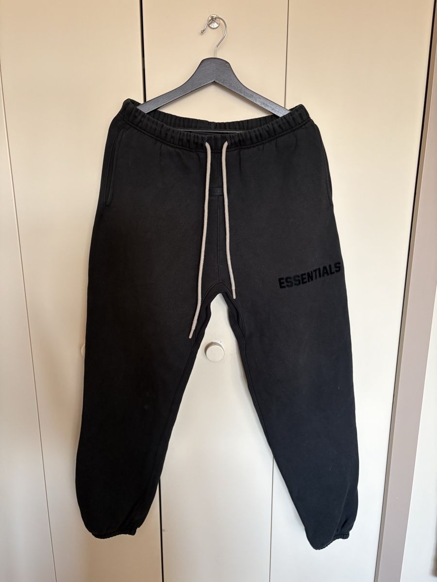 Fear of God Pantaloni: FEAR OF GOD ESSENTIALS jogging – Usato da GENEVE venduto da mchb