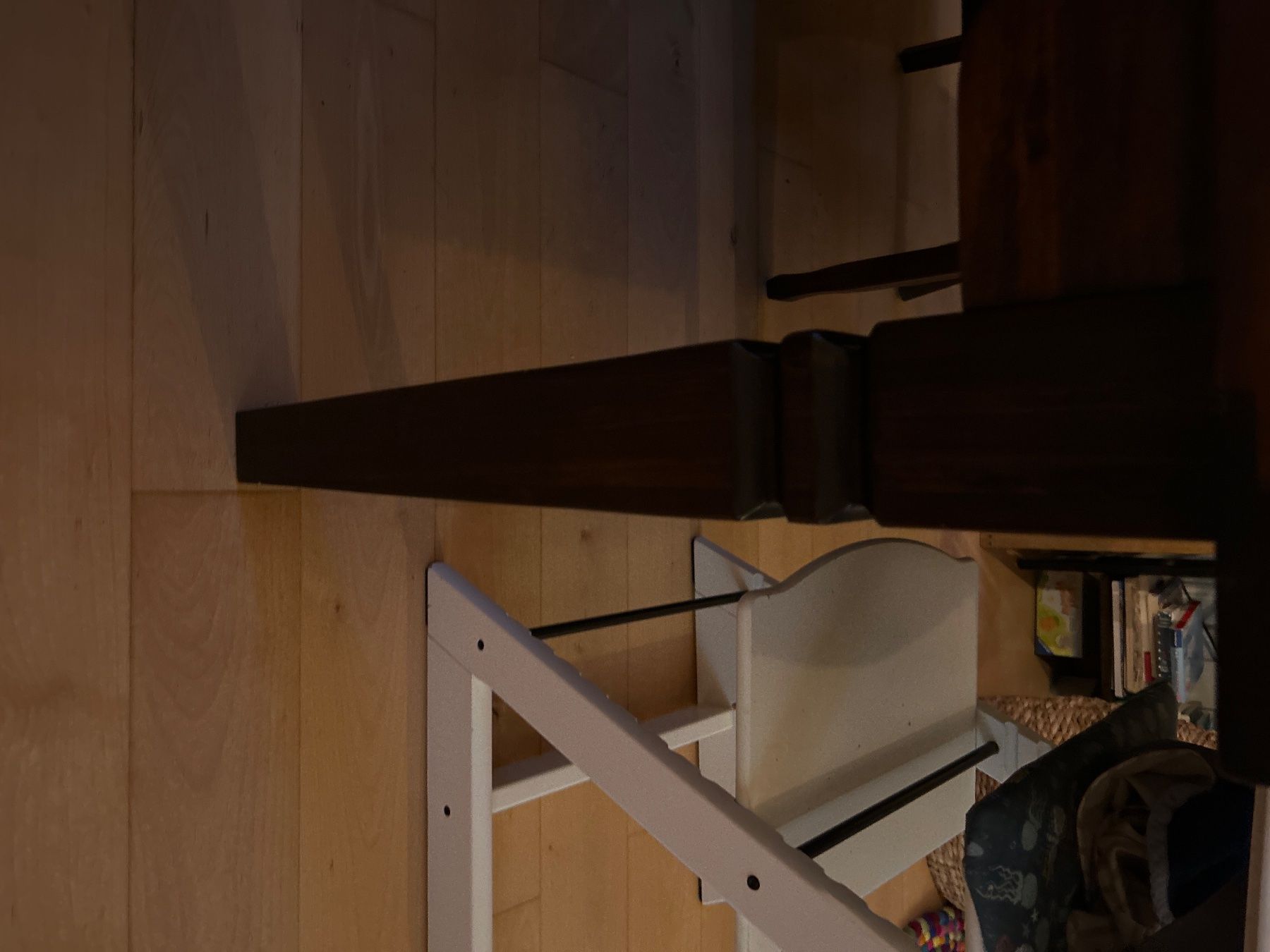 Set di tavolo e panche: Esstisch & 4 Stühle aus dunklem Holz – Usato da Schaffhausen venduto da ASchweigatz 2