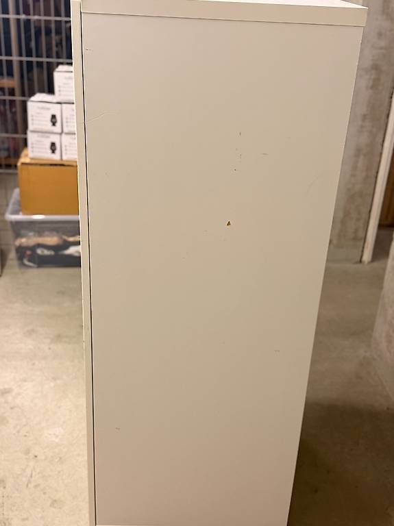 Schränke: Schrank mit Gebrauchspuren – Gebraucht aus Zürich von ziv_w2v8 3