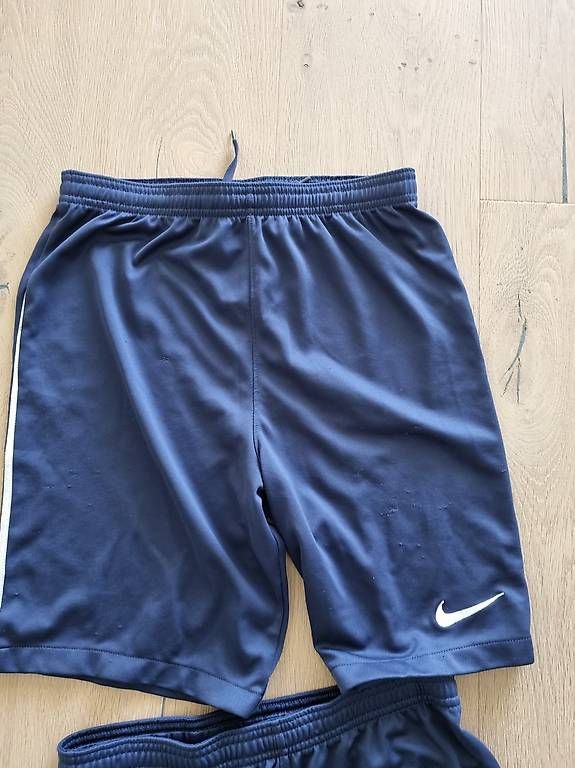 Nike Pantaloni: Nike Performance DRI FIT Gr. 158- 170, 2Paar. Blau – Usato da jona venduto da nixli123 1