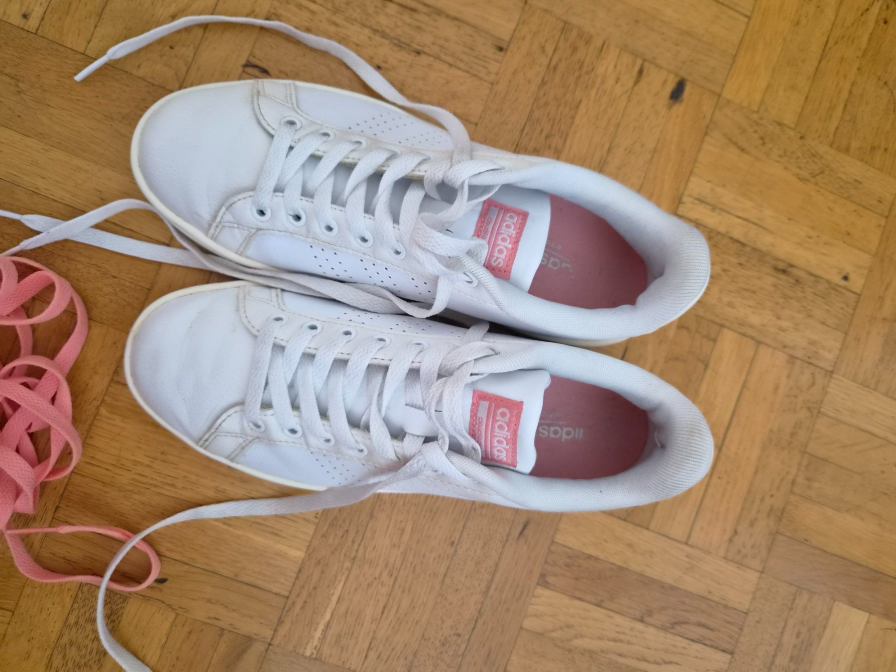 Chaussures femmes: Adidas Cloudfoam Sneaker, Grösse 38 2/3, Weiss – Neuf (Voir description) à Genève par sve_kk28 2