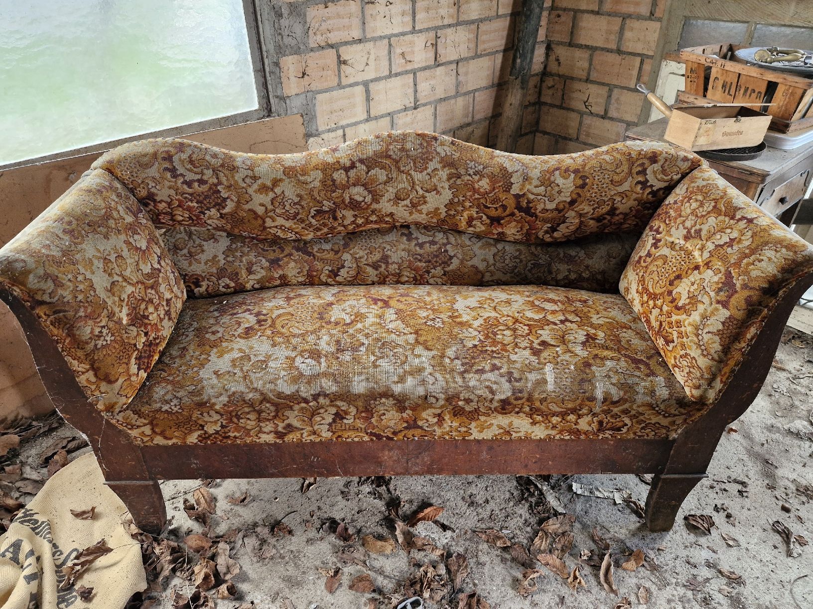Sofas: Sofa antik – Gebraucht aus Ballwil von Velosolex-Kabinett