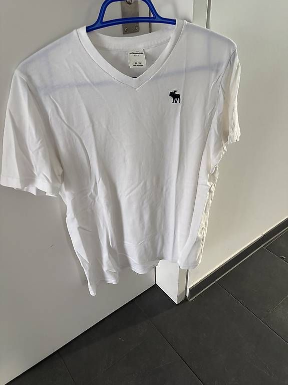 T-shirt: Abercrombie Tshirts  – Usato da Oberdiessbach venduto da shan26 1