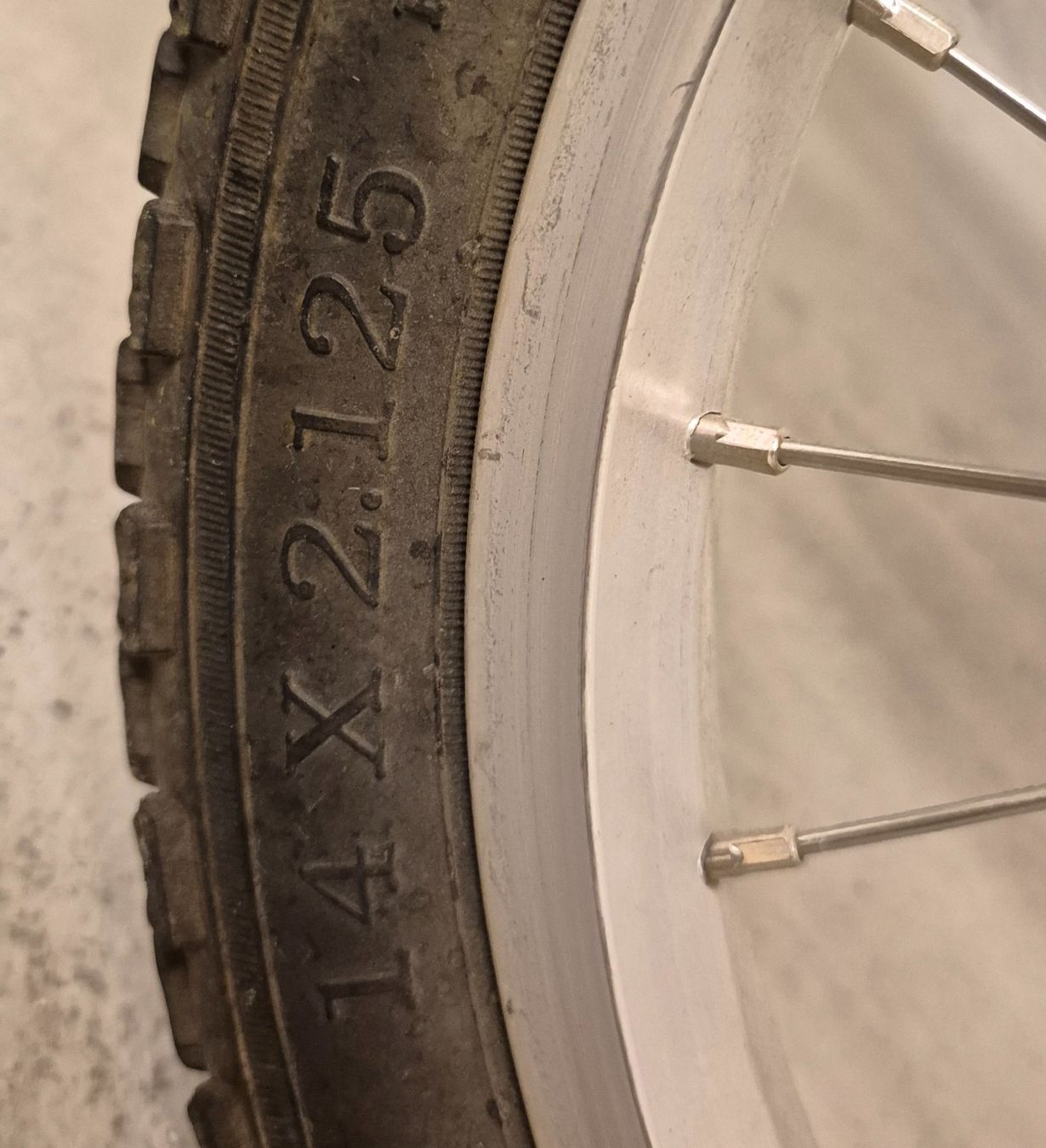 Leopard Biciclette: Kinderfahrrad / Kindervelo – Usato da Holziken venduto da Mesaboogie1 2