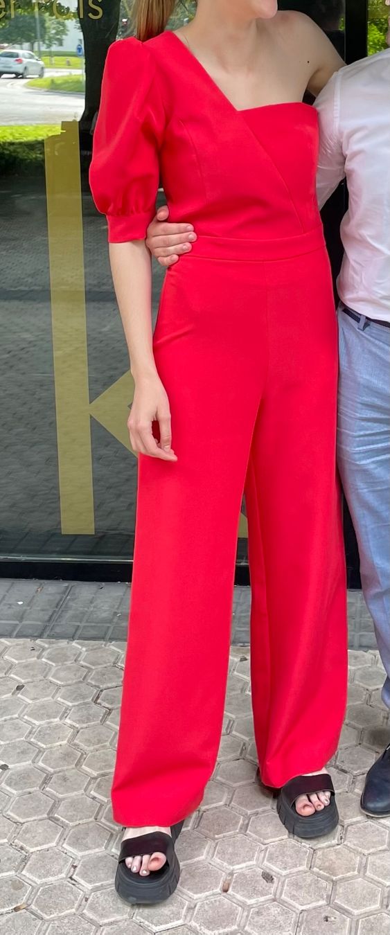 Tute: Roter Jumpsuit, One-Shoulder Look – Nuovo (secondo la descrizione) da Luzern venduto da Sara_2