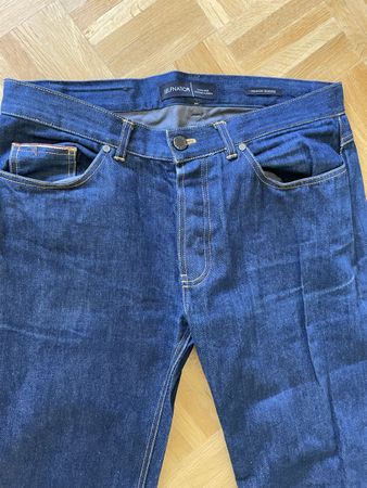 Absolut neu Jeans Selfnationauf.NP 250.- Fr