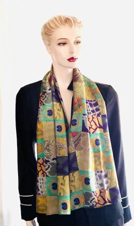 Seidenfoulard mit buntem Patchworkmuster Pfauenauge