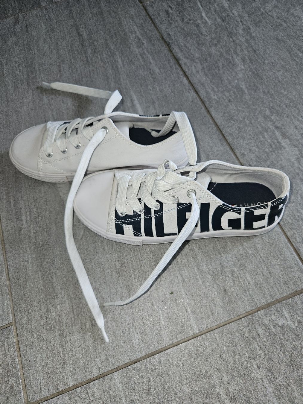 Tommy Hilfiger Scarpe per ragazzi: Tommy Hilfiger Schuhe, Gr. 33, weiss – Nuovo (secondo la descrizione) da Oberwil BL venduto da blackdiamond14 1