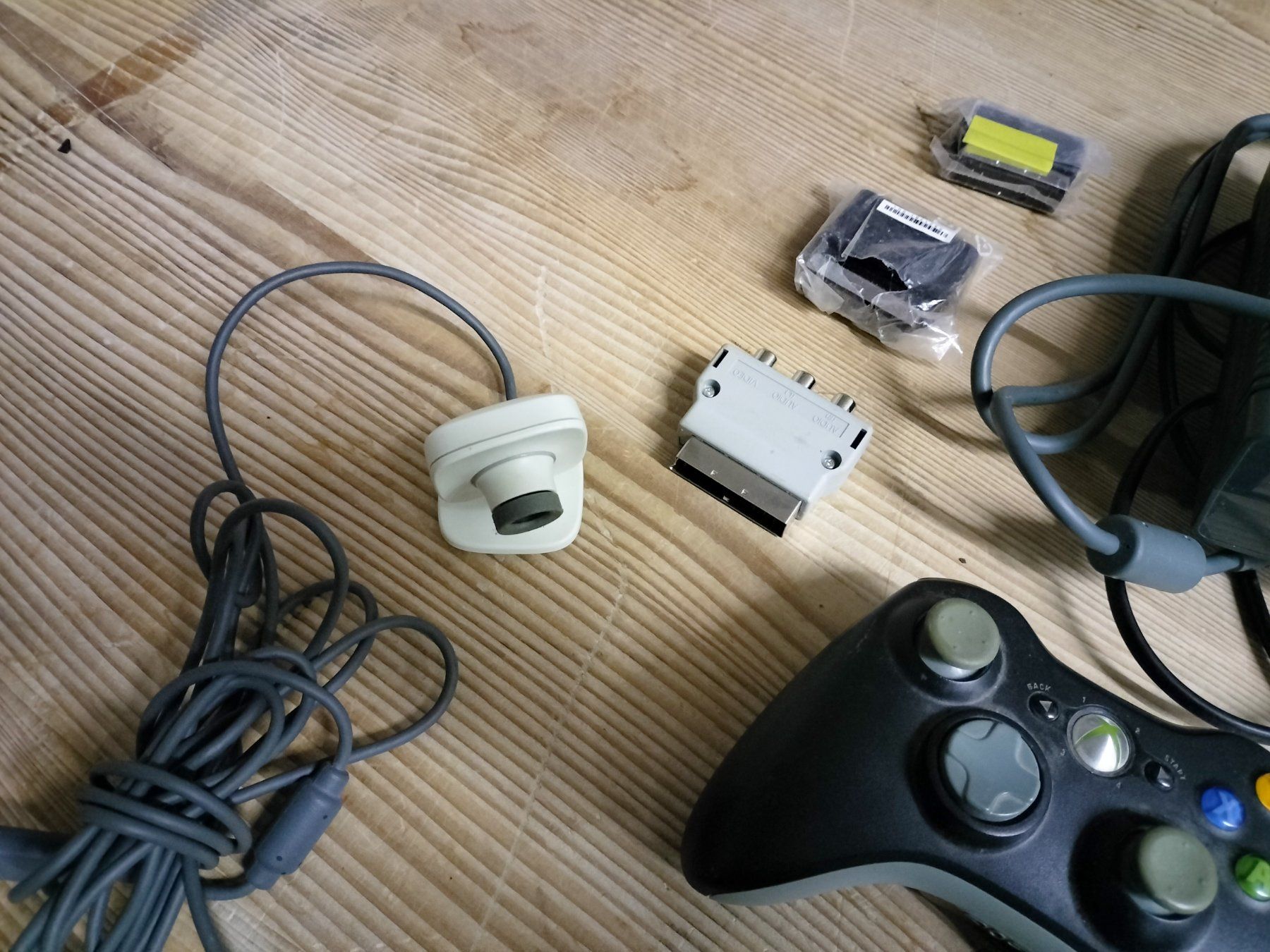 Microsoft Console: Xbox Zubehör inkl. 2x Limited Edition Controller – Usato da Wil SG venduto da RoyalBricks 2
