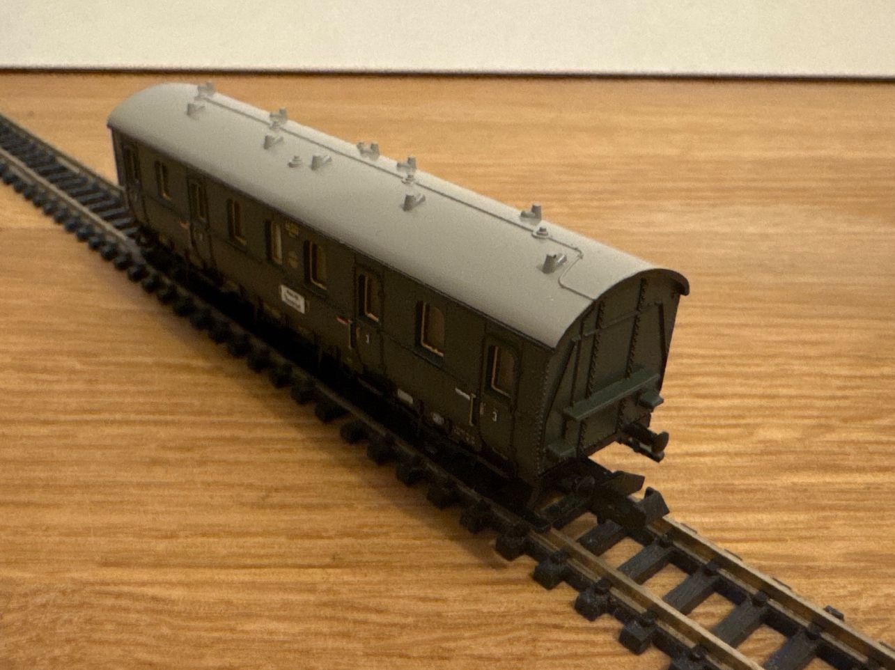 Trix Modelleisenbahnen: Minitrix 3059 DR Abteilwagen 3.Kl. – Neu und originalverpackt aus Schlierbach von Look8 1