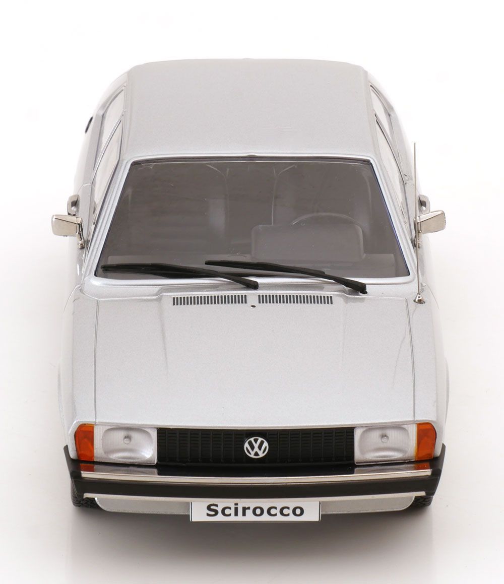 Volkswagen Modellini d'auto: VW SCIROCCO MK1 L 1975 SILBER 1:18 KK-SCALE – Nuovo e nell'imballaggio originale da Suhr venduto da Moebelsiralfred 2