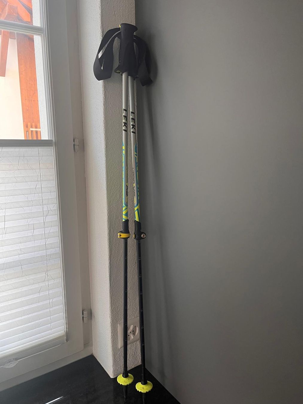 Leki Wanderstöcke: LEKI Wanderstöcke Kind 110cm – Gebraucht aus Effretikon von Speedy074 1