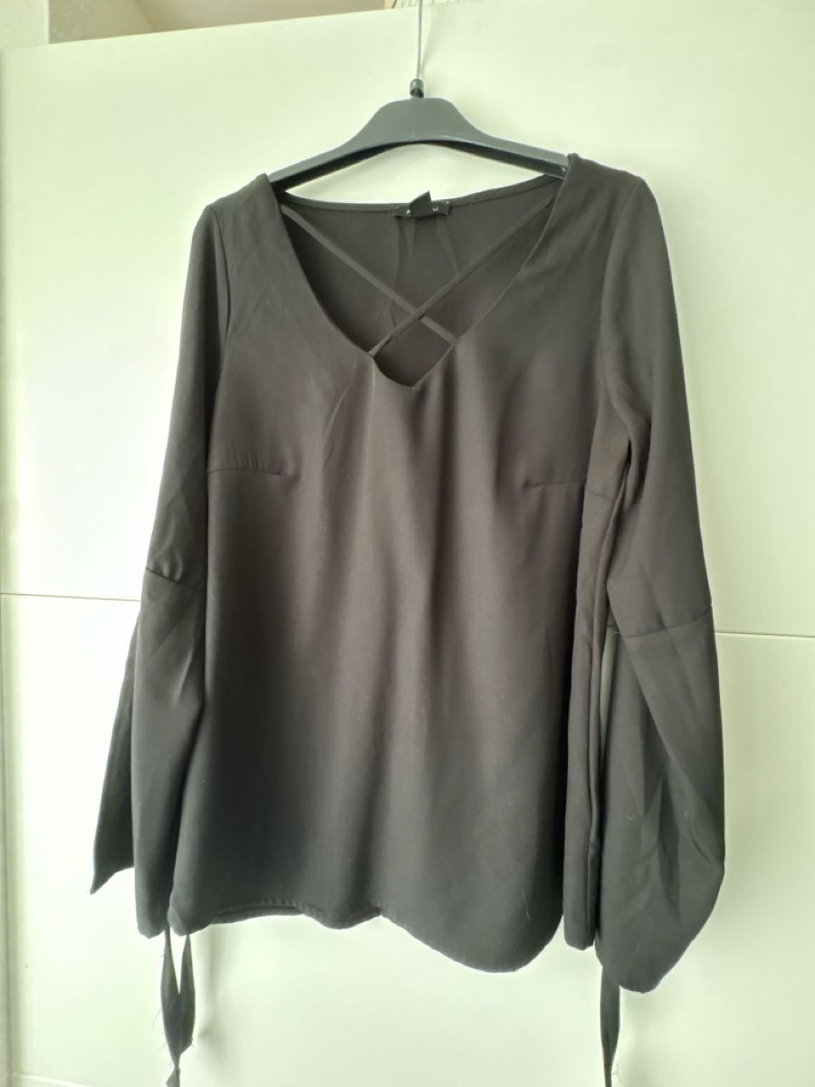 Camicette: Camicia nera maniche ampie, elegante XS – Usato da Camorino venduto da laisi83