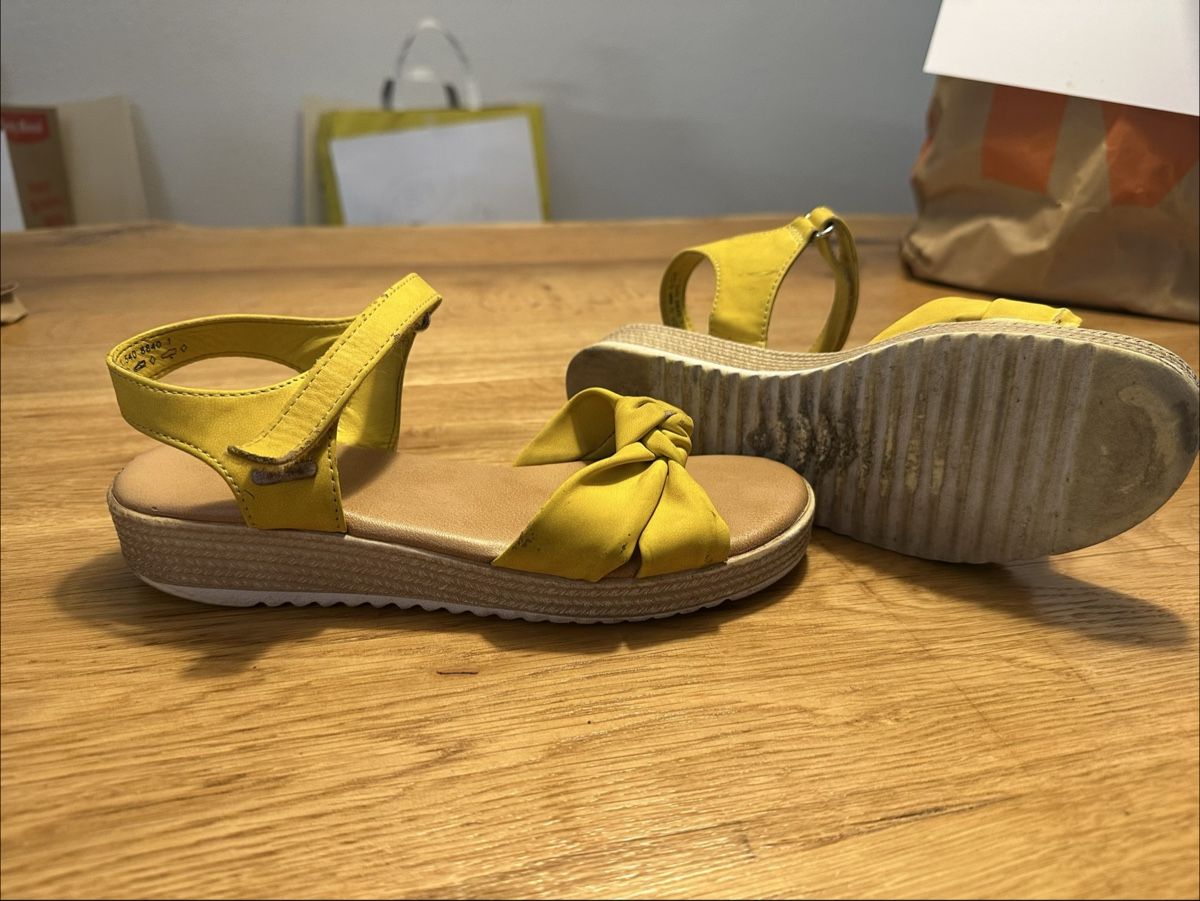 Esprit Chaussures filles: Esprit Sandalen gr 36 – D'occasion à Wettingen par Sternetaenzerin