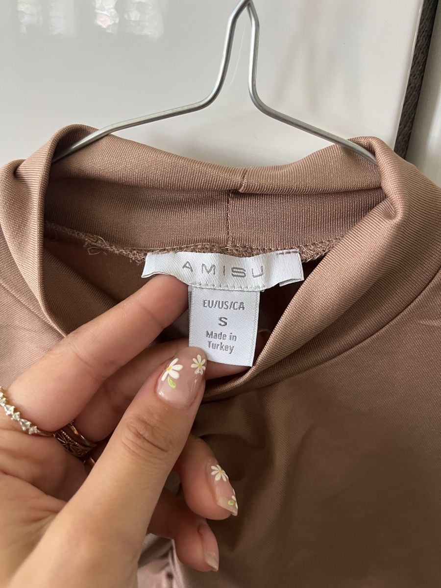 Zara Top: Haut élégant beige taille S – Nuovo (secondo la descrizione) da Aigle venduto da sow_m7gm 5