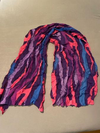 Leichter Schal mehrfarbig gemustert. 40x160cm