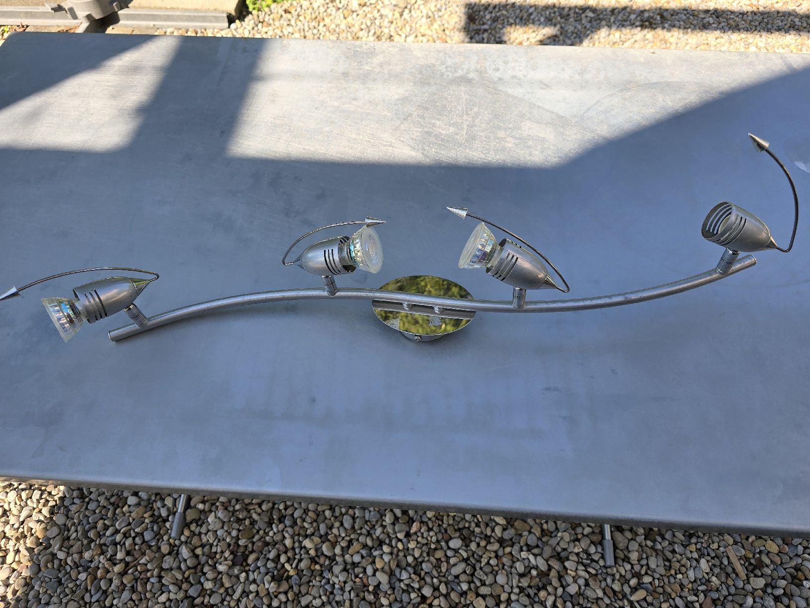 Lampade: Deckenlampe 4 Spots gebogen Metall gebraucht  – Usato da Schönengrund venduto da XLOS