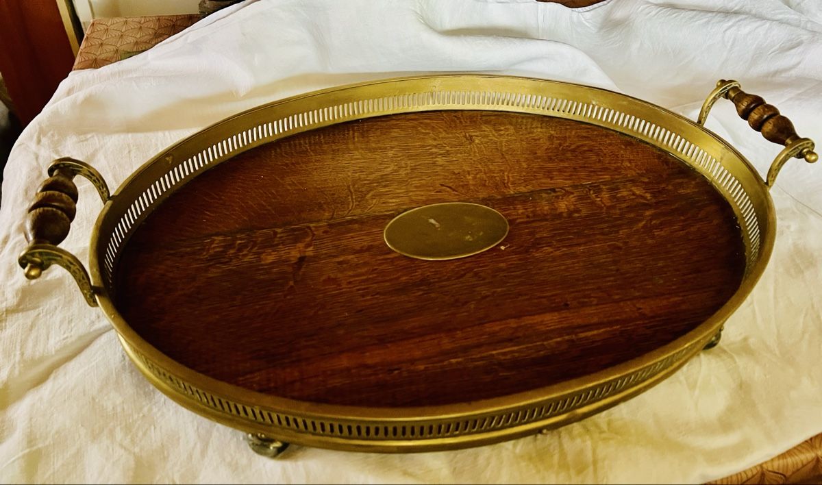 Articoli in legno: Serviertablett aus Holz und Messing – Usato da Biezwil venduto da Manuschka