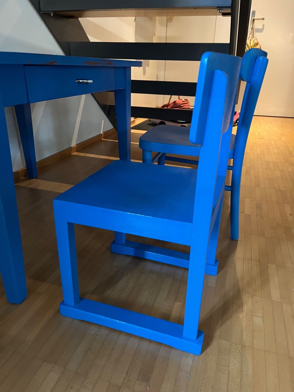 Set di tavolo e panche: Kindertisch mit 2 Stühlen – Usato da Zürich venduto da breisch 2