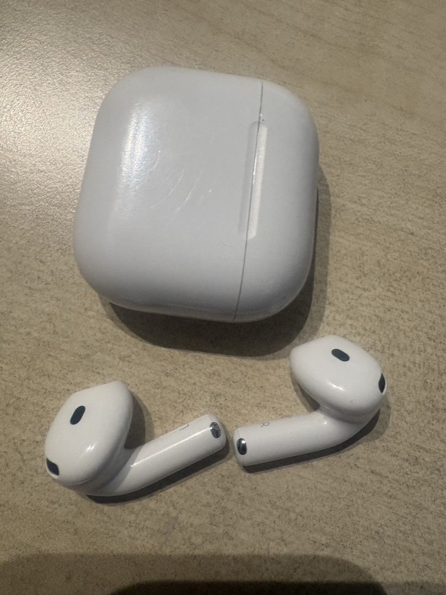 Apple Kopfhörer: Apple AirPods 4 ANC – Gebraucht aus RAVOIRE von jo27 1