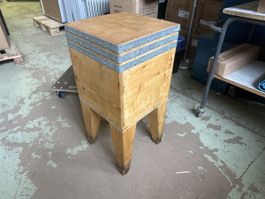 schöner neuwertiger Hackbock Hackklotz 35x35xH75cm