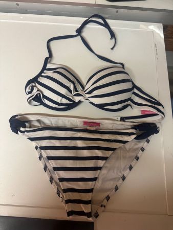Schwarz - weiss gestreifter Bikini (38/38B)