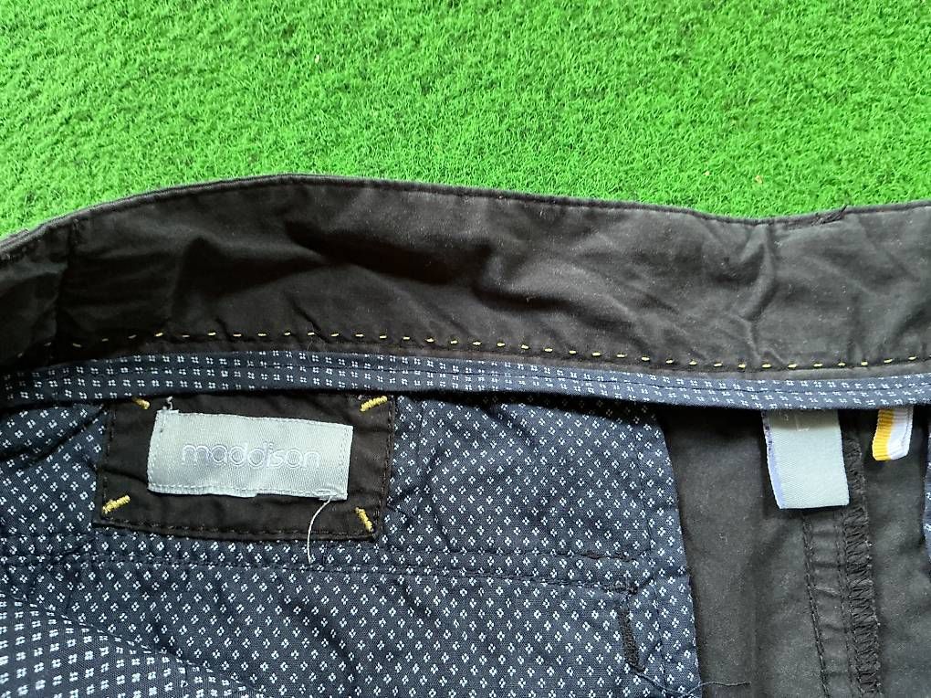 Pantaloni: Shorts Madison Grösse L – Usato da Oberwil BL venduto da Nikki13 2