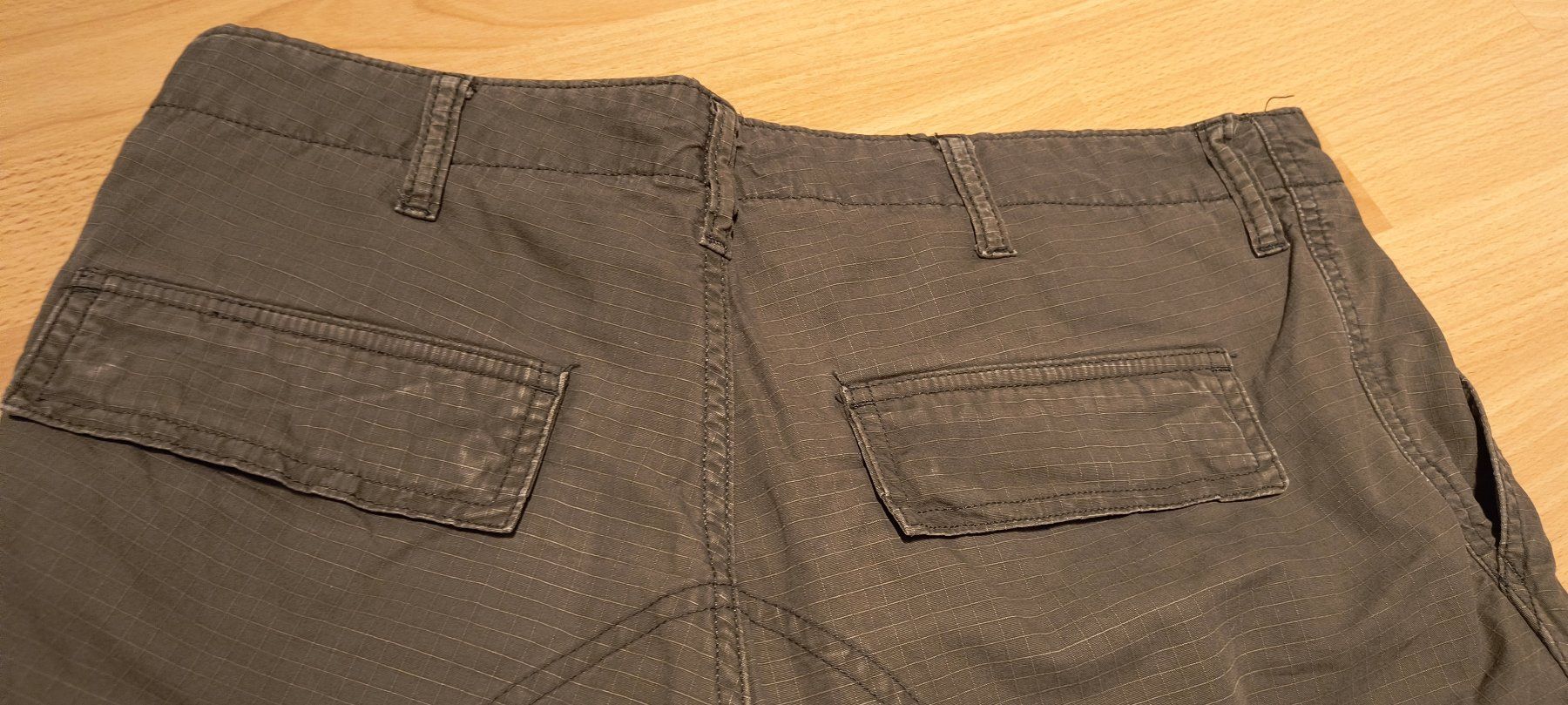 Carhartt Pantaloni: Carhartt Cargo Shorts – Usato da Wiedlisbach venduto da Leaf99 2